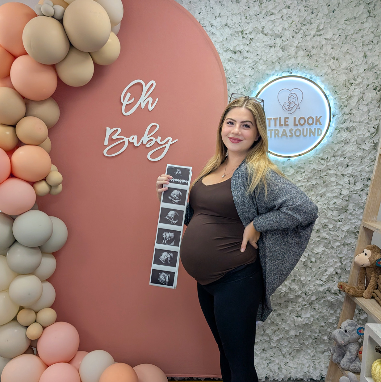 pregnant mom at 3d 4d ultrasound studio boutique in southern nh near ma appointment for Christmas holiday season